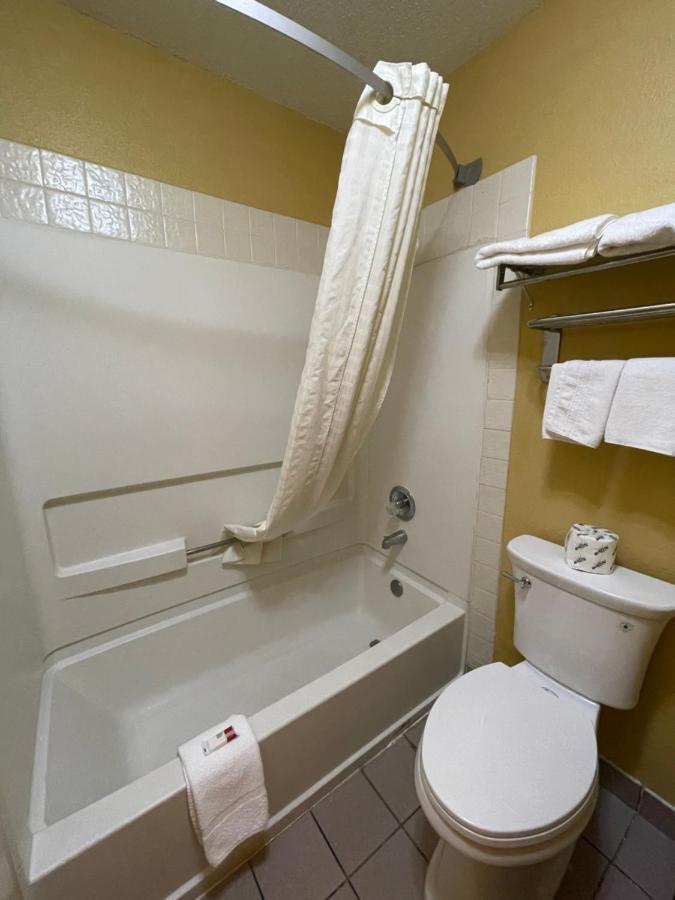 Super 8 By Wyndham Buren/ft. Smith Area Motel
