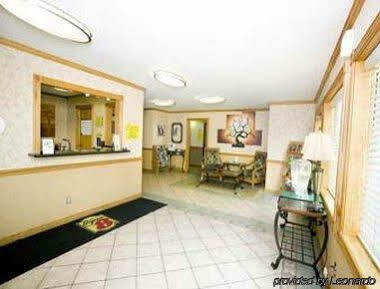 Super 8 By Wyndham Buren/ft. Smith Area